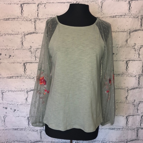 Umgee Tops - Umgee Top-  (NWT) Sheer embroidered bell sleeves